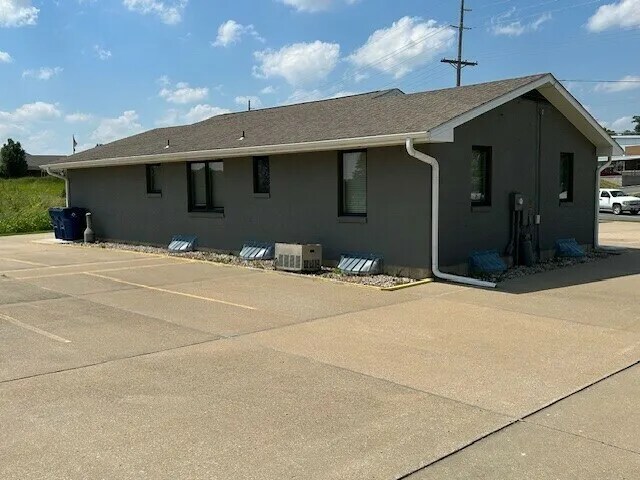 More Photos Of 2519 E Jackson Blvd, Jackson Office For Lease