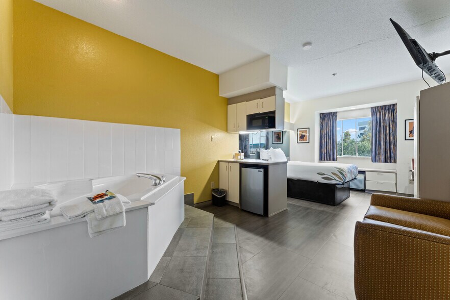 More Photos Of 10645 Reiger Rd, Baton Rouge Hotel For Sale