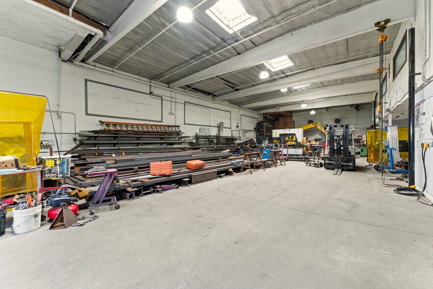 More Photos Of 1744 W 166th St, Gardena Manufacturing For Sale