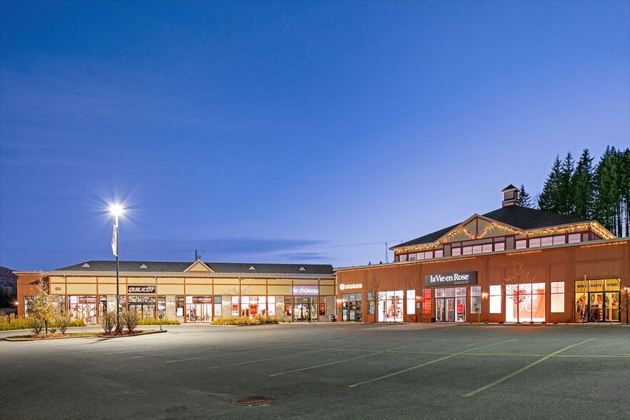 Primary Photo Of 2555 Rue De L'aulnaie Mont Tremblant Qc, Mont-tremblant General Retail For Lease