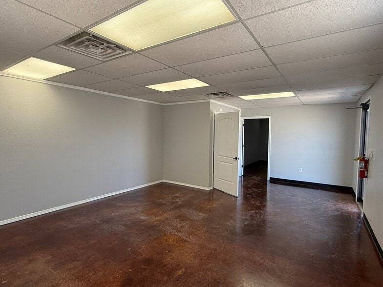 More Photos Of 3105 S County Road 1255, Midland Warehouse For Lease