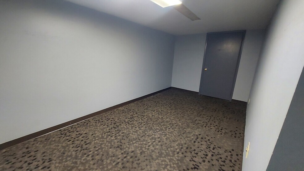 More Photos Of 581 W High St, Pottstown Service For Lease