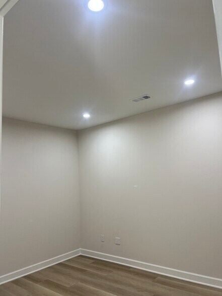 More Photos Of 1325 Main St, Katy Medical For Lease