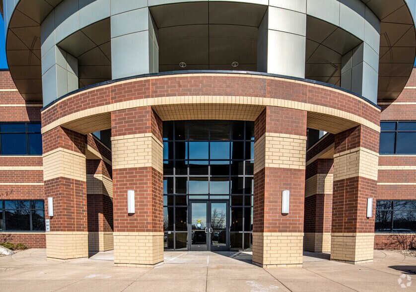 More Photos Of 8530 Eagle Point Blvd, Lake Elmo Coworking Space