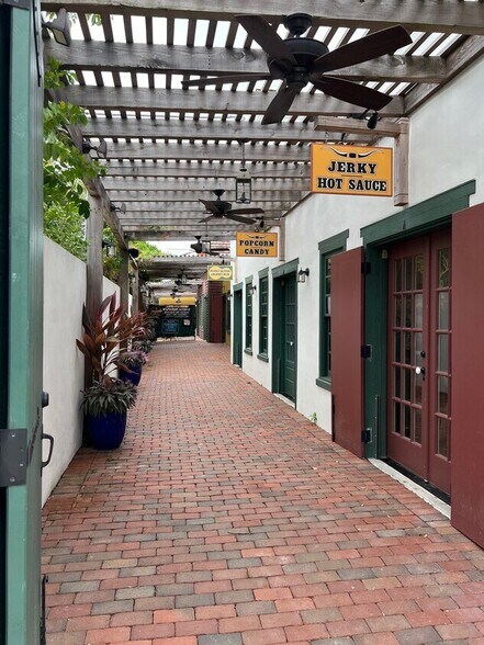 More Photos Of 18 Saint George St, Saint Augustine Storefront For Lease