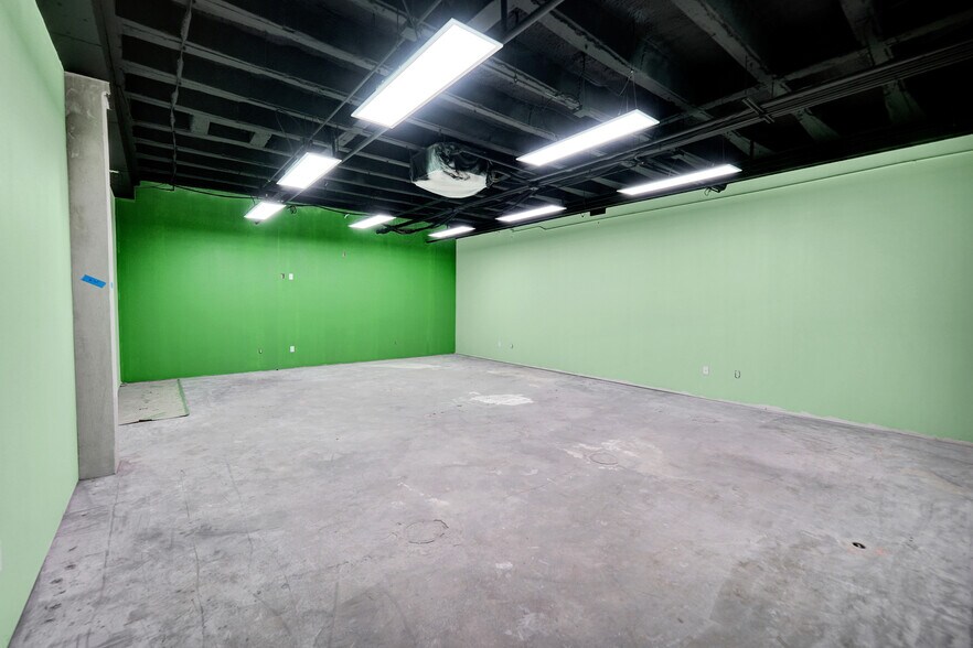 More Photos Of 201 E Illinois Ave, Midland Office For Sale