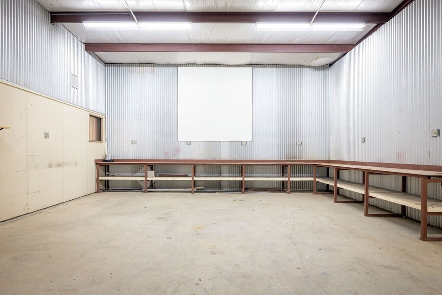 More Photos Of 180 Spring Mountain Dr, Canyon Lake Distribution For Sale