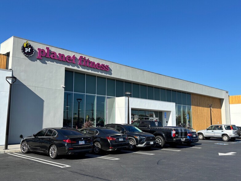 More Photos Of 7911-7927 Garden Grove Blvd, Garden Grove General Retail For Lease