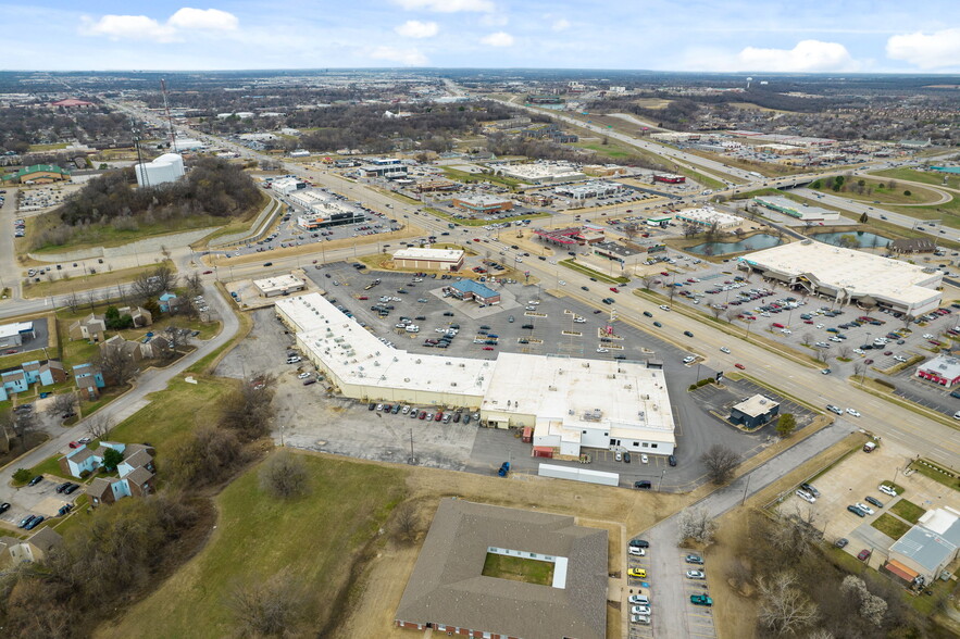 More Photos Of 1005-1205 E Kenosha St, Broken Arrow Storefront For Lease