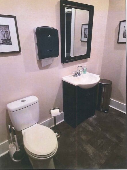 More Photos Of 645 Ohio St, Terre Haute Storefront Retail Office For Lease