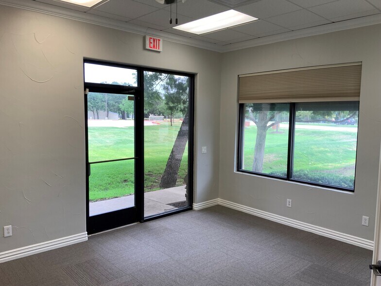 More Photos Of 350 Rufe Snow Dr, Keller Medical For Lease