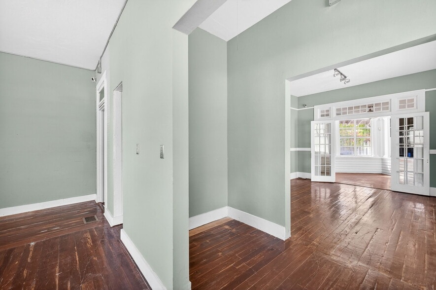 More Photos Of 1793 Fowler St, Fort Myers Freestanding For Sale