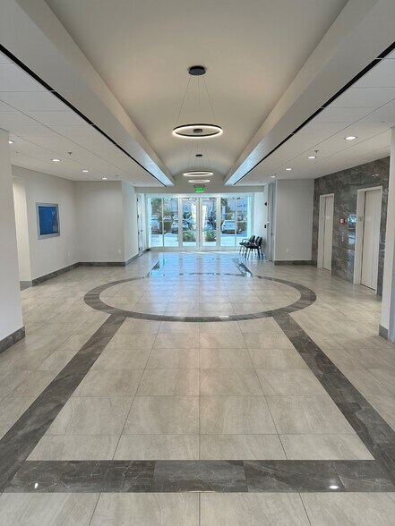 More Photos Of 2675 Winkler Ave, Fort Myers Medical For Lease