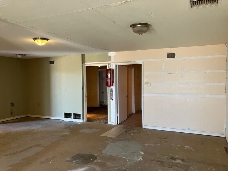 More Photos Of 2914 Poplar St, Oakland Manufacturing For Sale