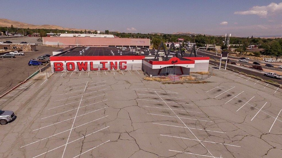 More Photos Of 1201 Stardust St, Reno Bowling Alley For Lease