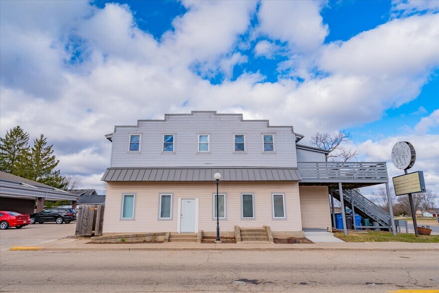 More Photos Of 1010 Mills St, Black Earth Apartments For Sale