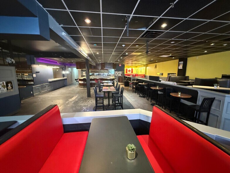 More Photos Of 18-22 Dunlop St W, Barrie Storefront For Lease