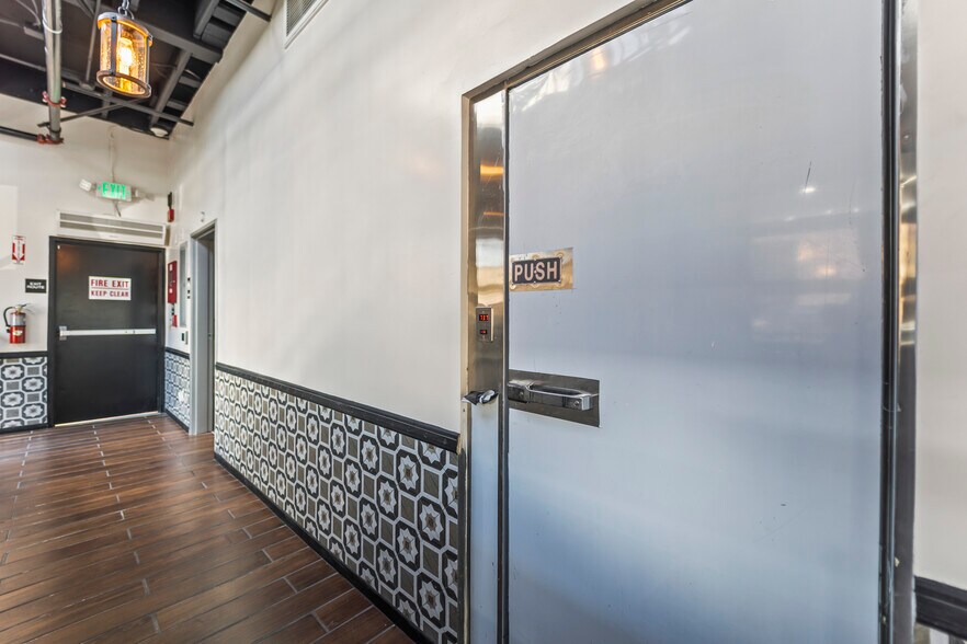 More Photos Of 11100 Downey Ave, Downey Restaurant For Sale