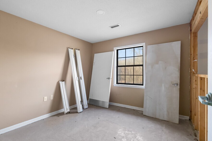 More Photos Of 2425 Highway 41A Byp, Clarksville Light Distribution For Sale