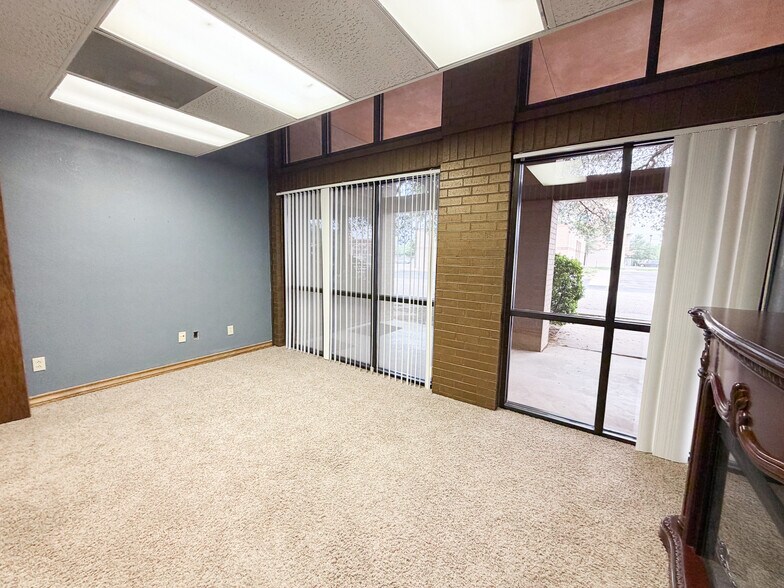 More Photos Of 3711 20th St, Lubbock Office For Sale