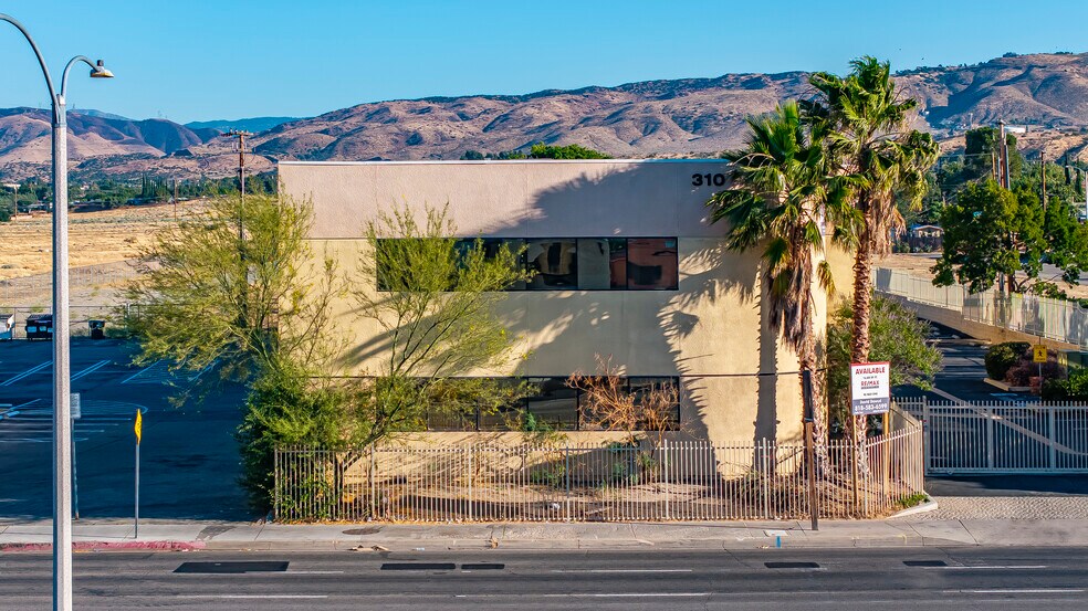 More Photos Of 301 Palmdale Blvd, Palmdale Office For Sale