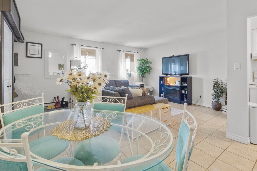 More Photos Of 27 King St E, Brockville General Retail For Sale