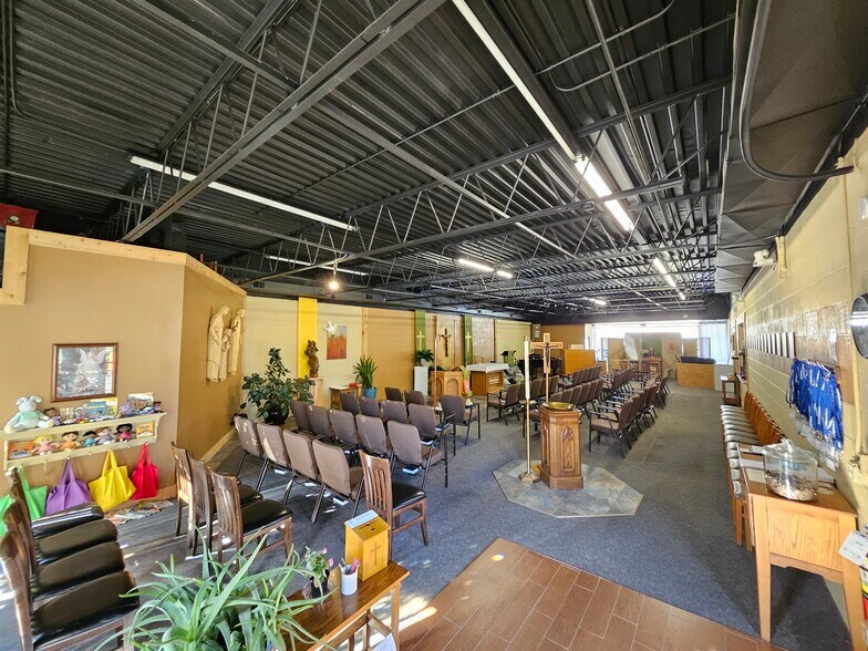 More Photos Of 3947 12 Mile Rd, Berkley Storefront Retail Residential For Lease