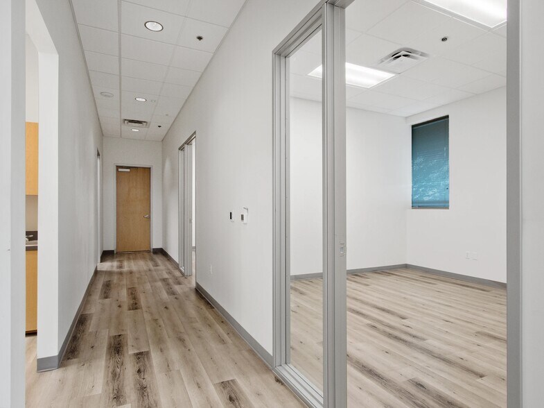 More Photos Of 7421 S 89th Pl, Mesa Showroom For Lease