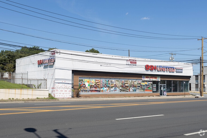 More Photos Of 49 Old Country Rd, Westbury Freestanding For Sale