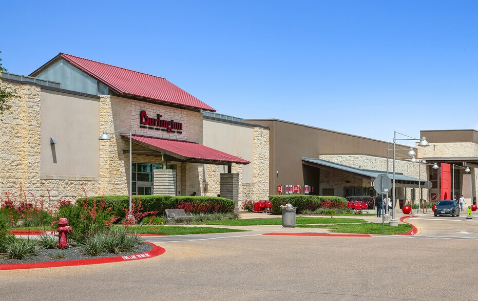 More Photos Of 1890 Ranch - 1335 E Whitestone Blvd, Cedar Park, Cedar Park General Retail For Lease