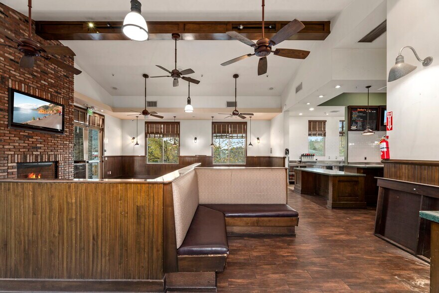 More Photos Of 29001 Canwood St, Agoura Hills Restaurant For Lease