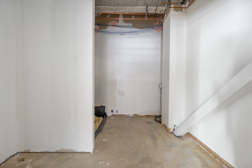 More Photos Of 308 W Rosemary St, Chapel Hill Office For Sale