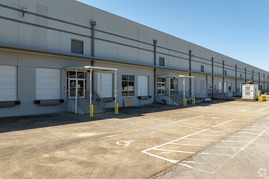 More Photos Of 6419 Shelby View Dr, Memphis Industrial For Sale