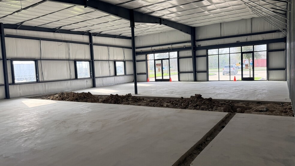 More Photos Of 1624 Hill Ave, Dickinson Storefront Retail Office For Lease