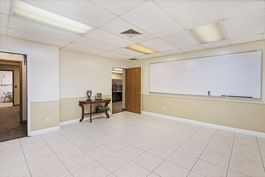More Photos Of 710 1st Ave SW, Largo Office For Lease
