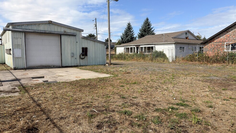 More Photos Of 2144 Pacific Ave S, Kelso Warehouse For Lease