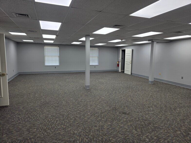 More Photos Of 2027 Broadway St, Cape Girardeau Office For Lease
