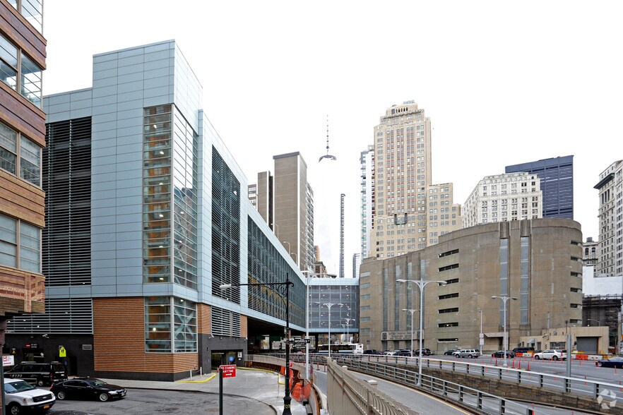 More Photos Of 80 Greenwich St, New York Parking Garage For Lease