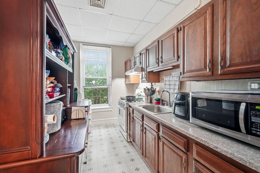 More Photos Of 2 S Main St, Woodstown Storefront Retail Residential For Sale