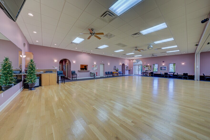 More Photos Of 1129 Thomas Jefferson Rd, Forest General Retail For Sale