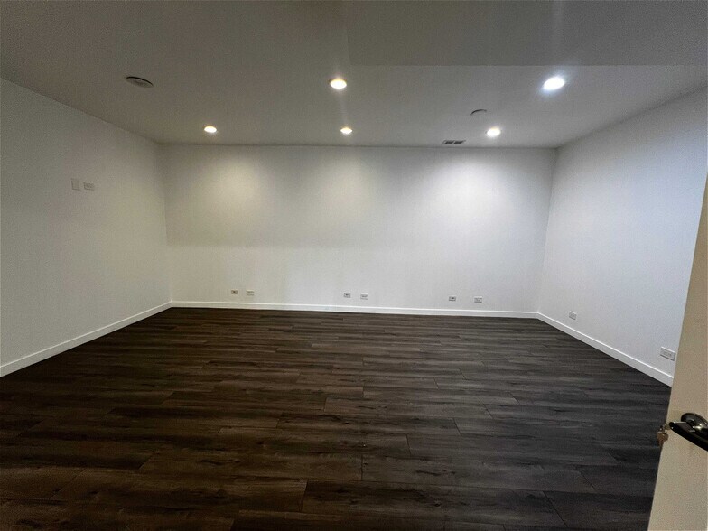 More Photos Of 201 E Ohio St, Chicago Medical For Lease