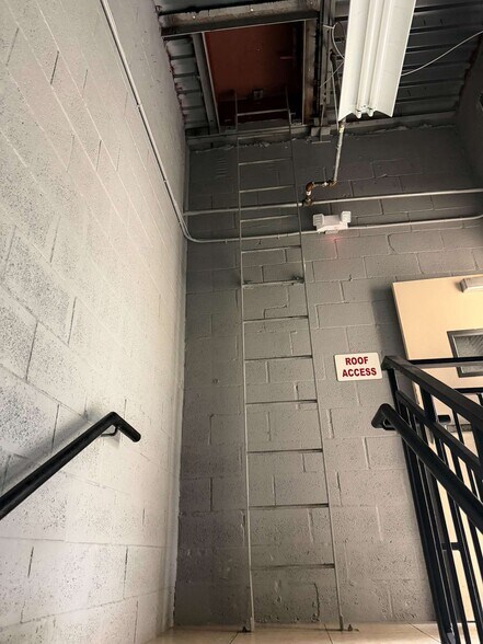 More Photos Of 1100 S Powerline Rd, Deerfield Beach Showroom For Sale