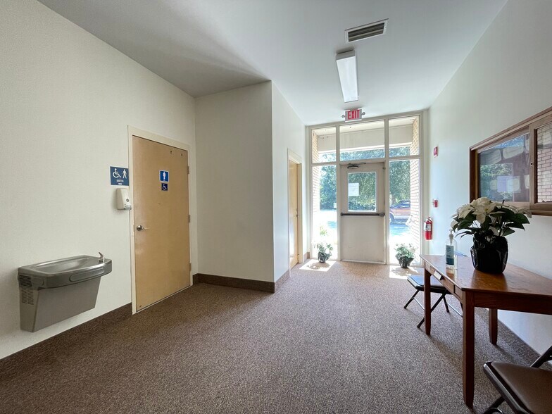 More Photos Of 1001 NE 16th Ave, Gainesville Religious Facility For Lease