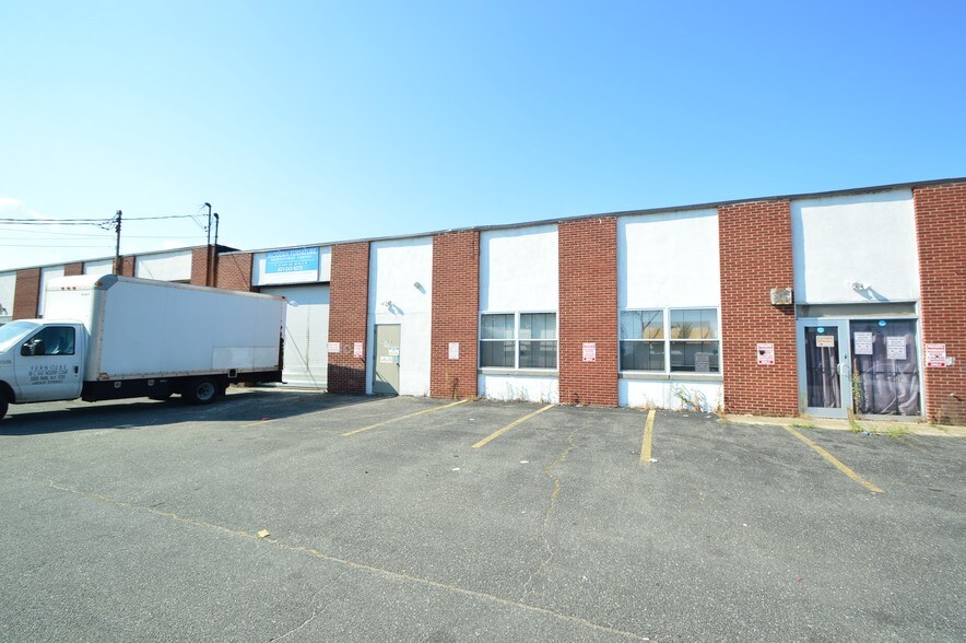 More Photos Of 55 Brook Ave, Deer Park Warehouse For Lease