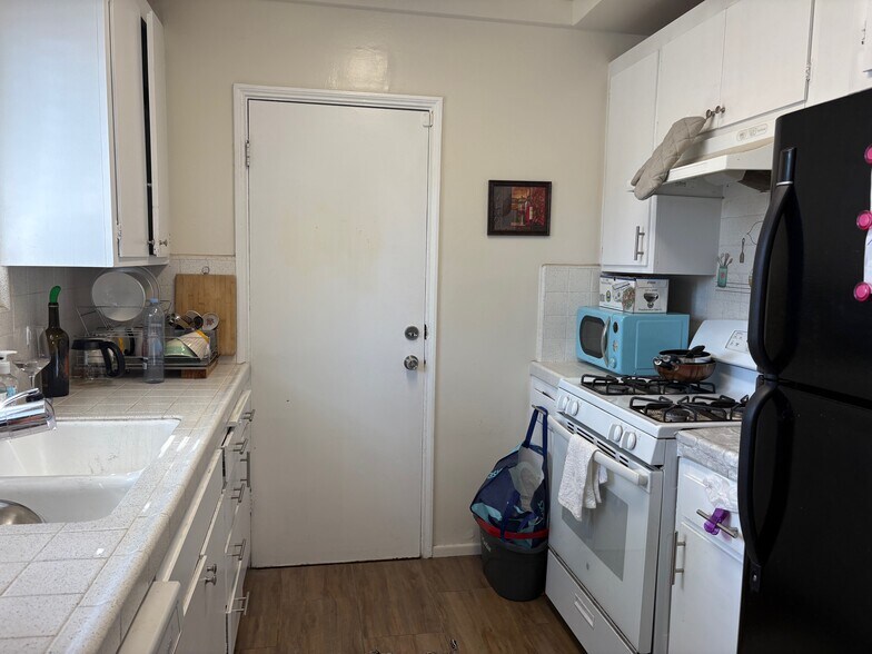 More Photos Of 140 N Pass Ave, Burbank Apartments For Sale