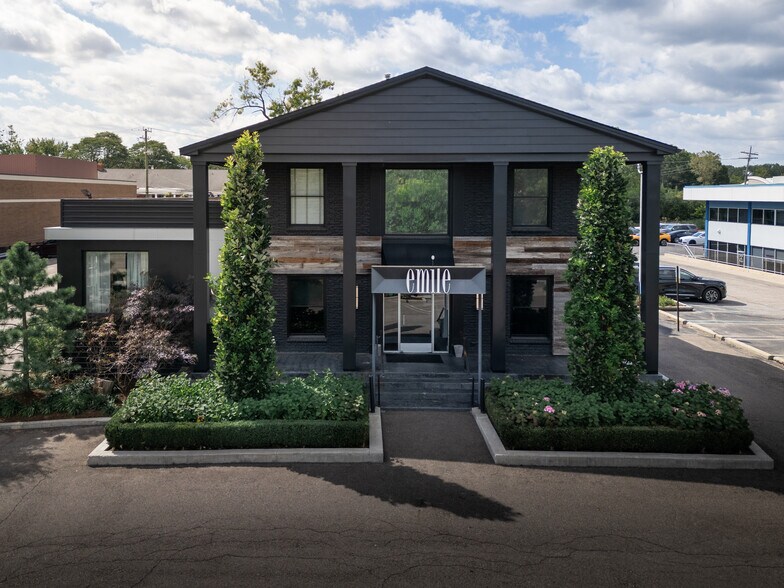 Primary Photo Of 31409 Southfield Rd, Beverly Hills Freestanding For Sale