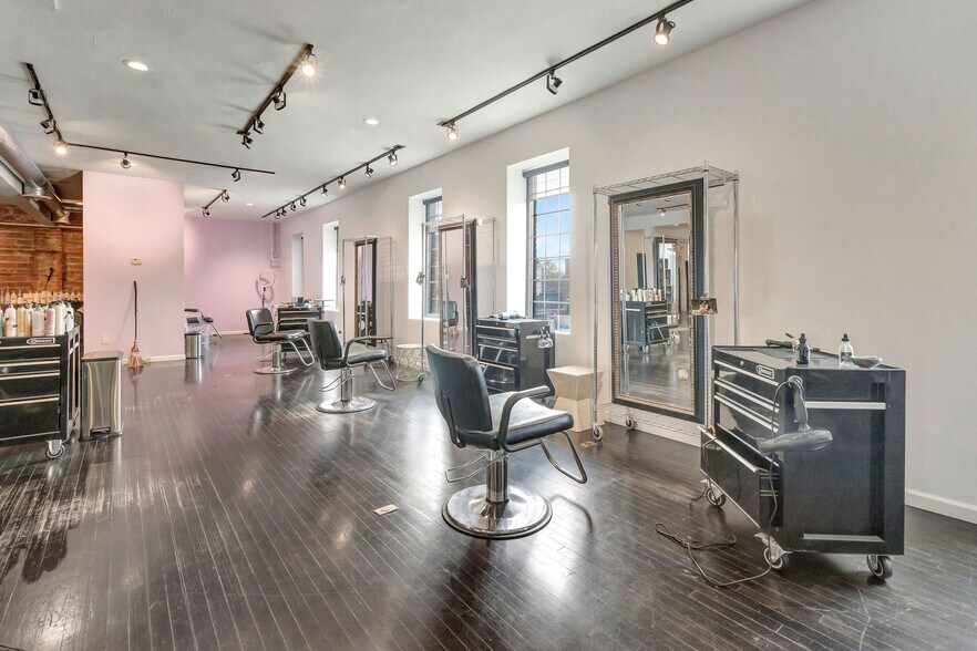 More Photos Of 6091-6095 Montgomery Rd, Cincinnati Storefront Retail Office For Lease