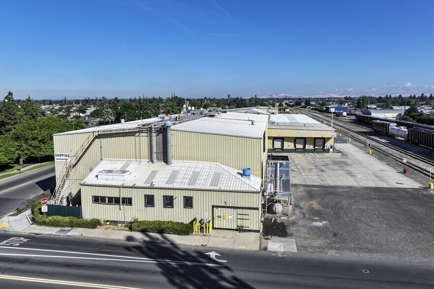 More Photos Of 301 G St, Exeter Landfill For Sale