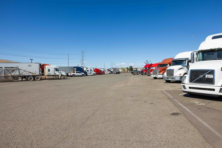 More Photos Of 7190 N 110th Ave, Glendale Land For Lease