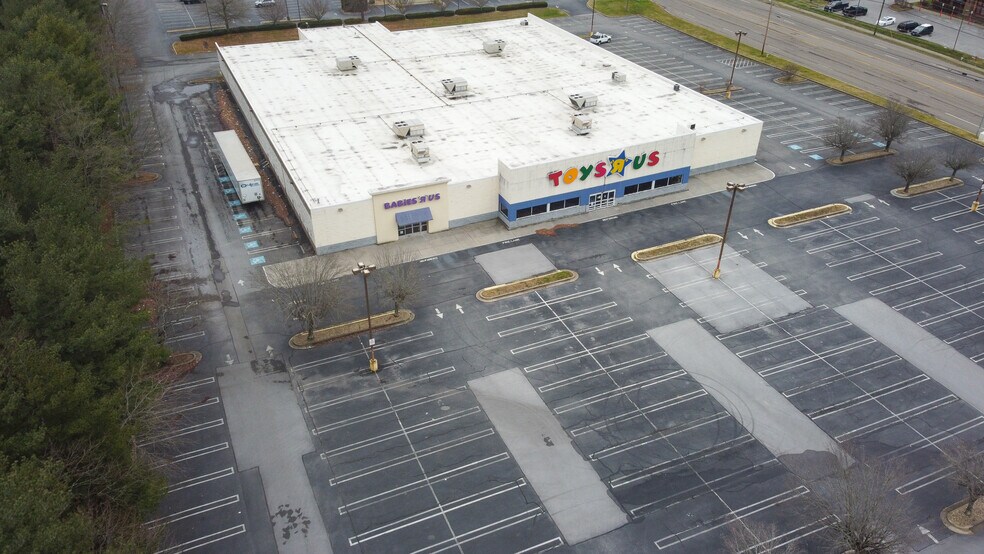 More Photos Of 1910 N Roan St, Johnson City Freestanding For Lease